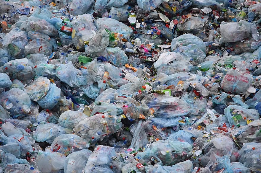 La mayoría de los materiales plásticos que se usan habitualmente pierden calidad al reciclarse.